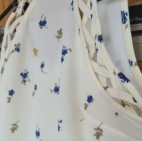 New No Boundaries Floral Spring Dress, Juniors Halter Neck Dress, Pattern dress - Picture 5 of 5